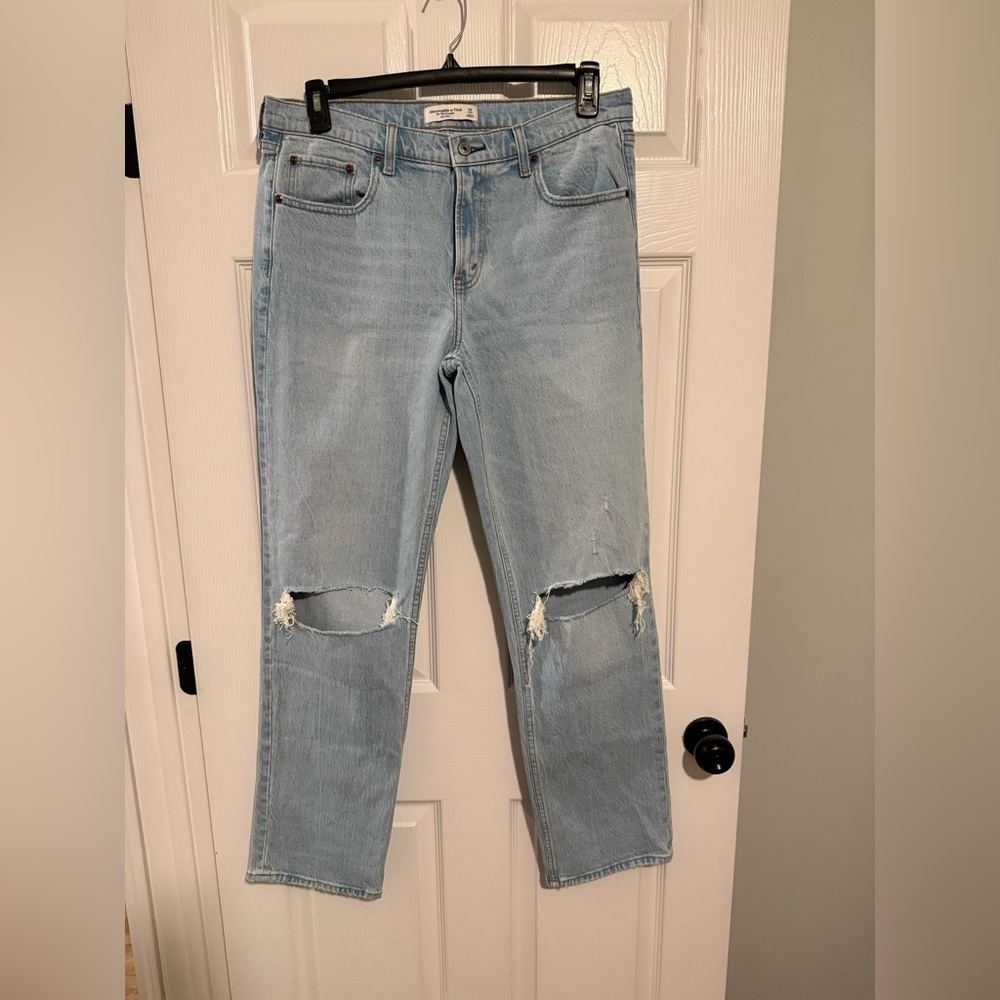 💚 BOGO- Abercrombie & Fitch Ripped 90’s Straight Leg Jeans mid rise 31 long
